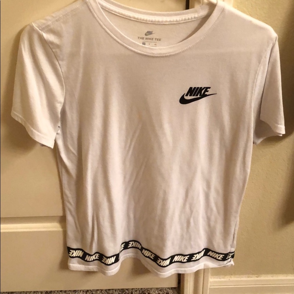 white nike tshirt